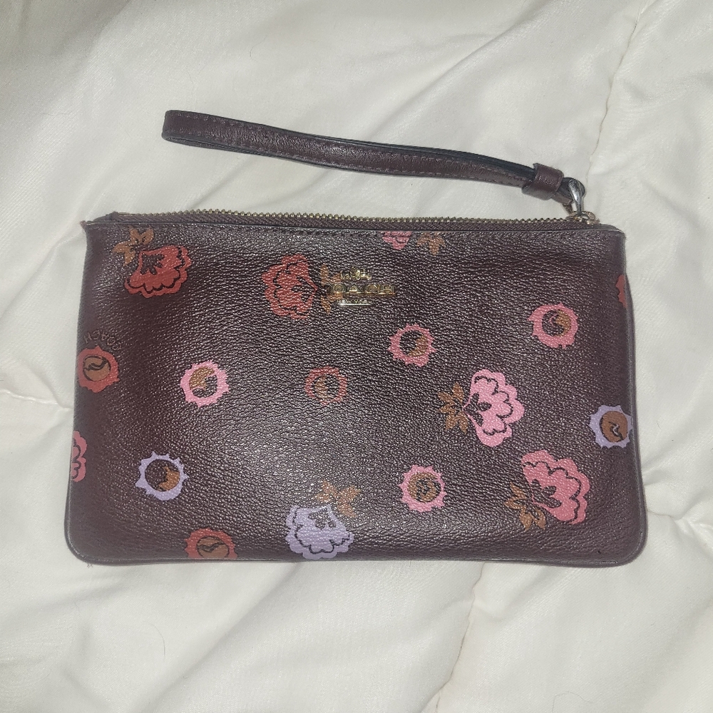 Medium Coach wristlet